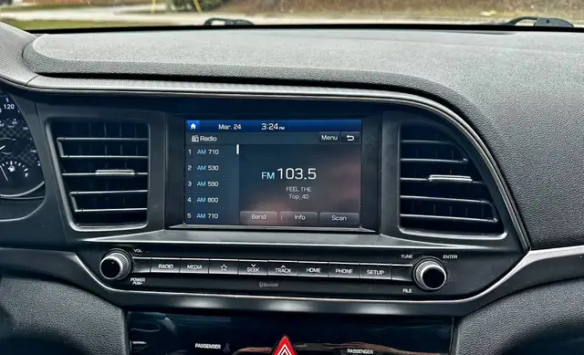 2020 Hyundai Elantra Preferred IVT | NO ACCIDENTS | HEATED STEER - Photo 16