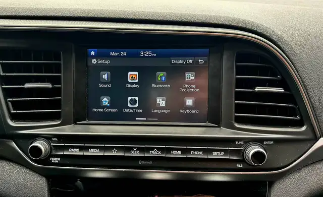 2020 Hyundai Elantra Preferred IVT | NO ACCIDENTS | HEATED STEER - Photo 17