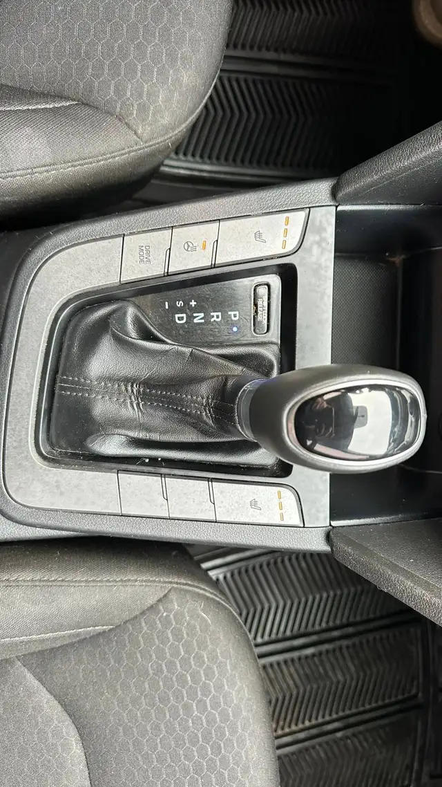 2020 Hyundai Elantra Preferred IVT | NO ACCIDENTS | HEATED STEER - Photo 20