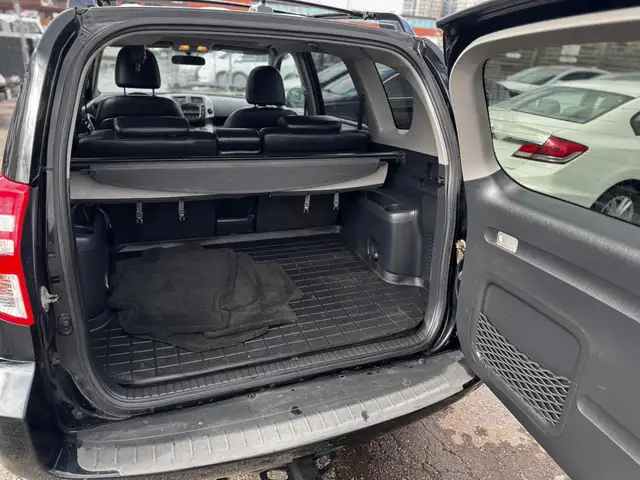 2010 Toyota RAV4 Sport V6 - Photo 16