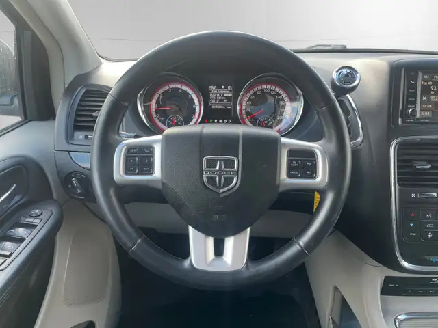 2014 Dodge Grand Caravan CREW | CLEAN CARFAX | LEATHER | BACK-UP - Photo 17
