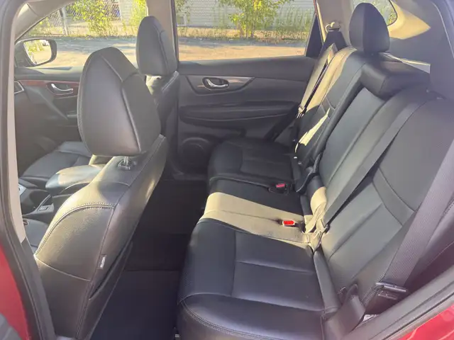 2016 Nissan Rogue SV - Photo 16