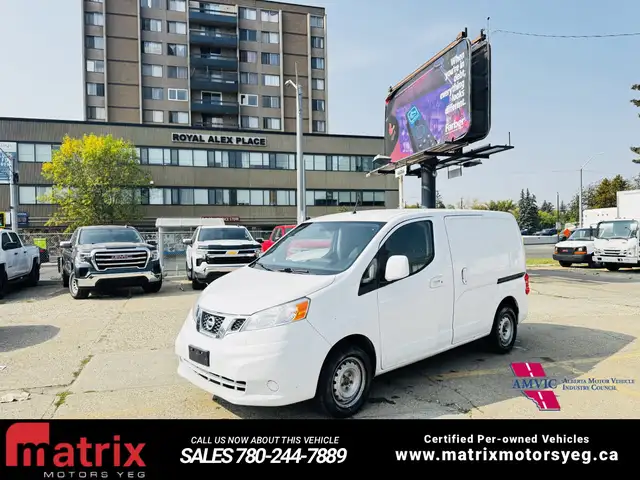 2013 Nissan NV200 SV - Photo 3