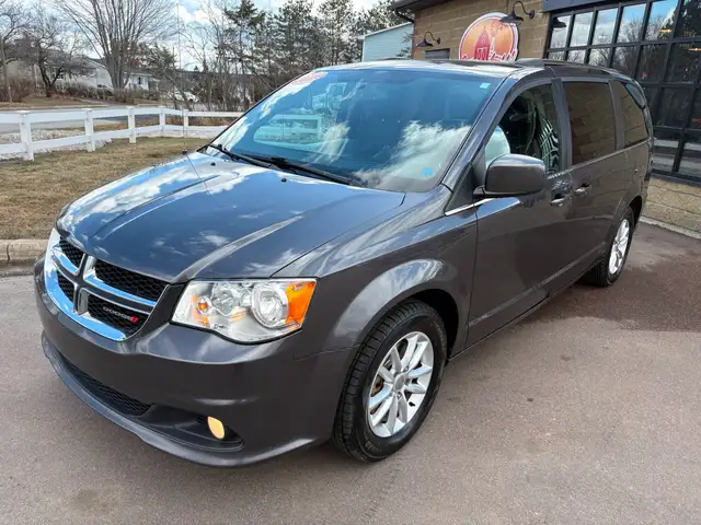 2018 Dodge Grand Caravan CVP/SXT DVD! Leather! Power Sliding... - Photo 3