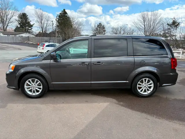 2018 Dodge Grand Caravan CVP/SXT DVD! Leather! Power Sliding... - Photo 4