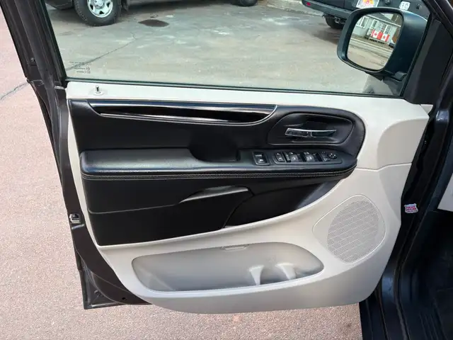 2018 Dodge Grand Caravan CVP/SXT DVD! Leather! Power Sliding... - Photo 10