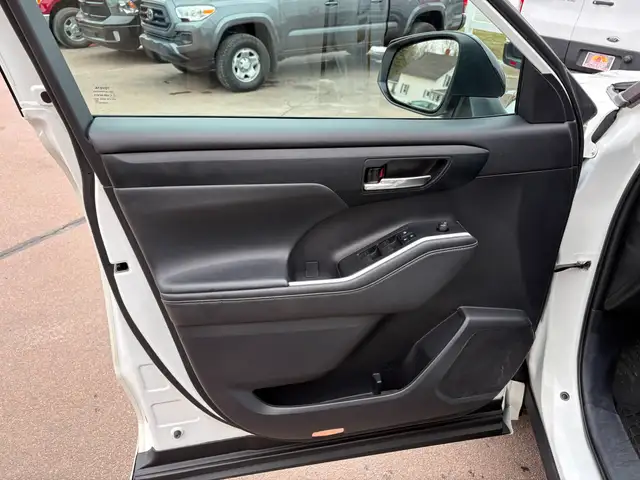 2021 Toyota Highlander XSE Sunroof! 3 Row 7 Passenger! - Photo 11