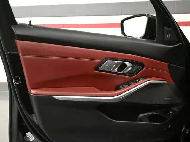 2024 BMW 3 Series 330i xDrive ///M Shadow HUD 360CAM Red Interio - Photo 11