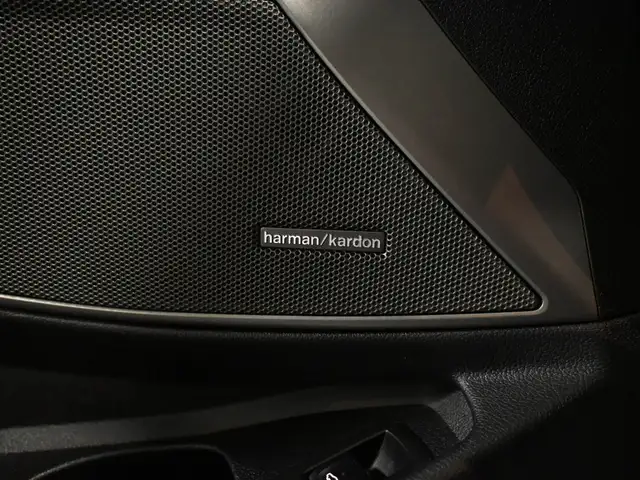2024 BMW 3 Series 330i xDrive ///M Shadow HUD 360CAM Red Interio - Photo 12