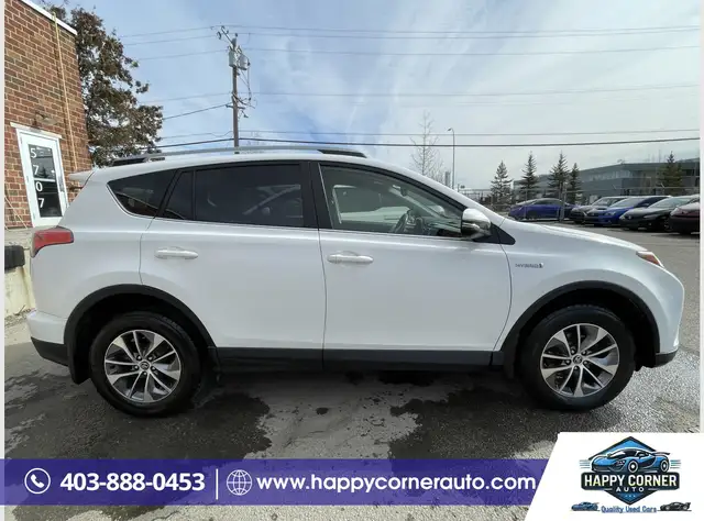 2017 Toyota RAV4 LE  Hybrid - Photo 4
