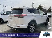 2017 Toyota RAV4 LE  Hybrid - Photo 5