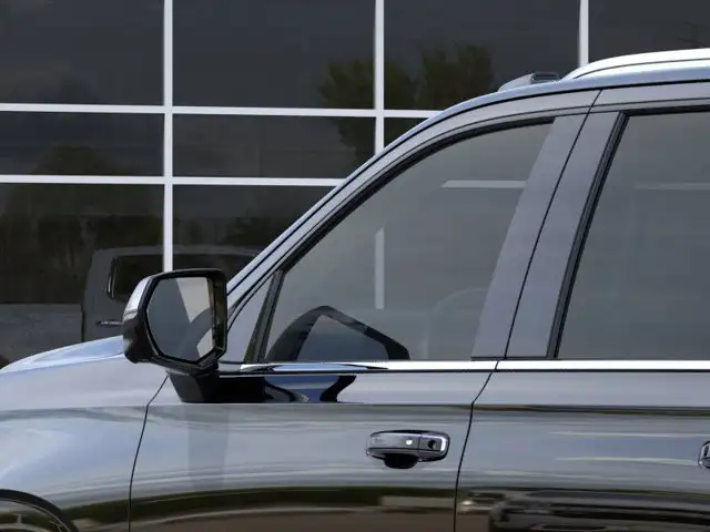 2025 Chevrolet Suburban Premier - Photo 12
