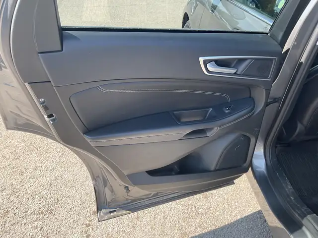 2023 Ford Edge Titanium - Photo 33