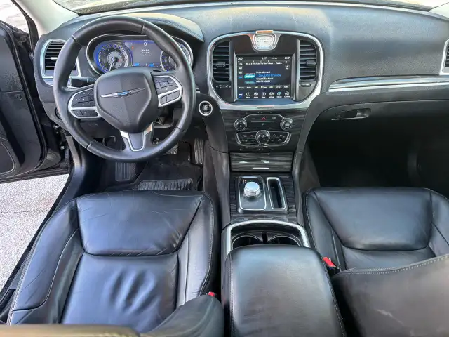 2018 Chrysler 300 300 Touring AWD - Photo 3