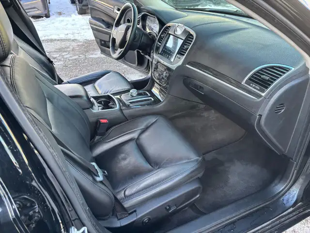 2018 Chrysler 300 300 Touring AWD - Photo 4