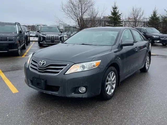 2011 TOYOTA CAMRY XLE | CLEAN CARFAX