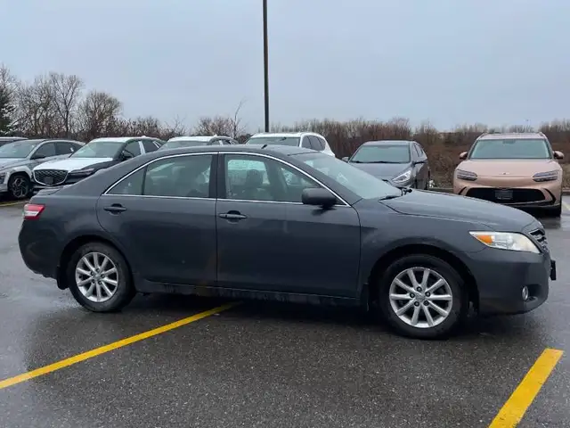 2011 TOYOTA CAMRY XLE | CLEAN CARFAX - Photo 6
