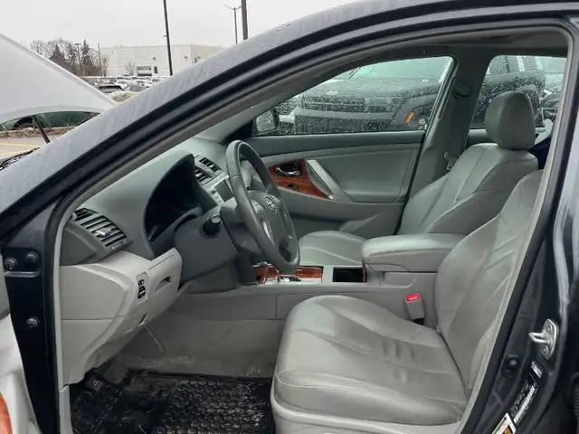 2011 TOYOTA CAMRY XLE | CLEAN CARFAX - Photo 11