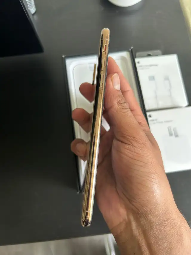 iPhone XS MAX 256GB Unlocked - Mint Condition! - Photo 4
