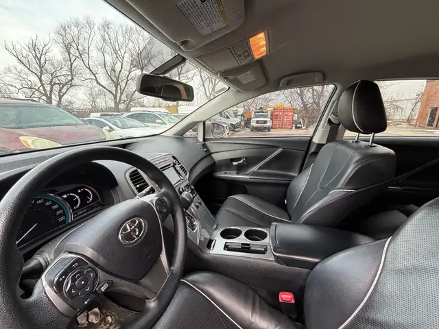 2015 Toyota Venza V6 AWD LE, Leather - Photo 9