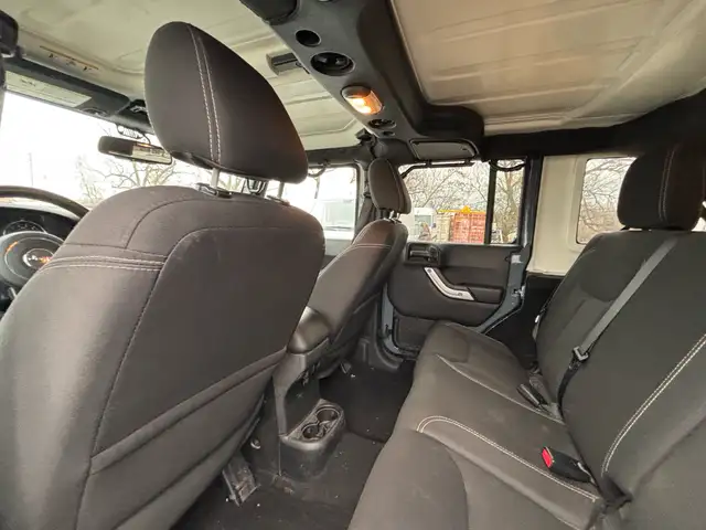 2015 Jeep WRANGLER UNLIMITED 4WD 4dr Sahara - Photo 20