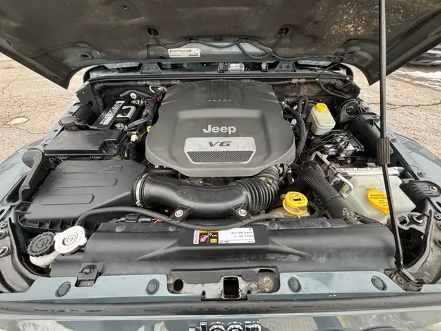2015 Jeep WRANGLER UNLIMITED 4WD 4dr Sahara - Photo 25
