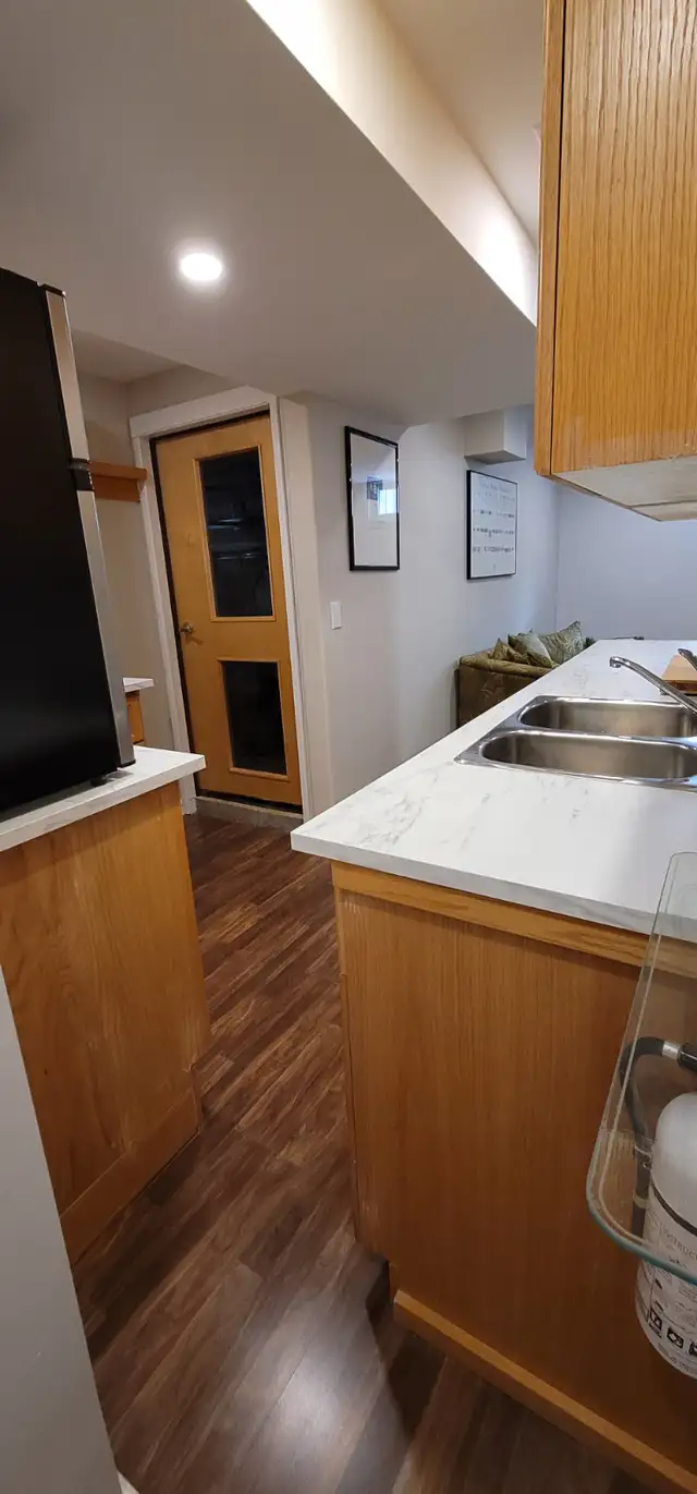 Studio Apartment for Rent on Bus Route, next to Park! - Photo 4