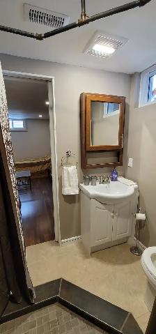 Studio Apartment for Rent on Bus Route, next to Park! - Photo 7