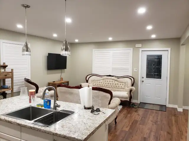 Large Private Bedrooms for Rent! All Inclusive! - Photo 3