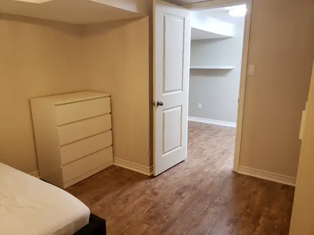 Large Private Bedrooms for Rent! All Inclusive! - Photo 9