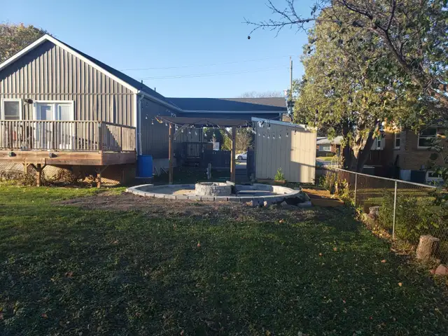 Large Private Bedrooms for Rent! All Inclusive! - Photo 10