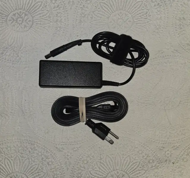 HP Laptop Power Supply, PN 519329-003 - Photo 3