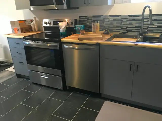 Spacious Split Level Apartment Totally Self Contained & Private - Photo 3