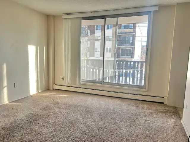 Large furnished room in Brentwood house near transit,/shopping 1 - Photo 3