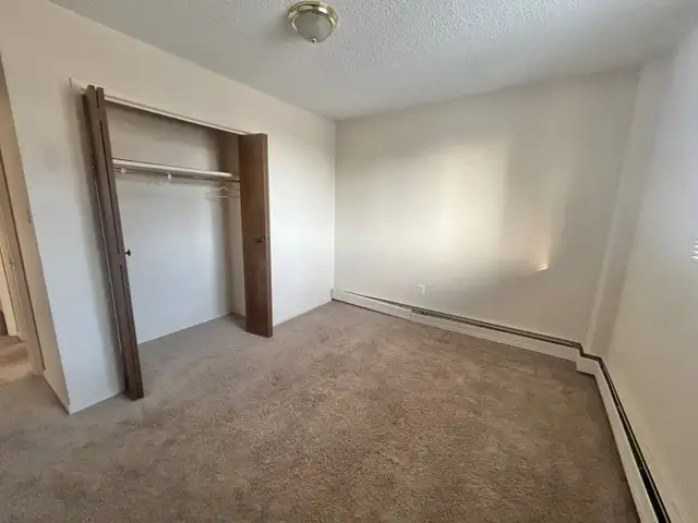 Large furnished room in Brentwood house near transit,/shopping 1 - Photo 4