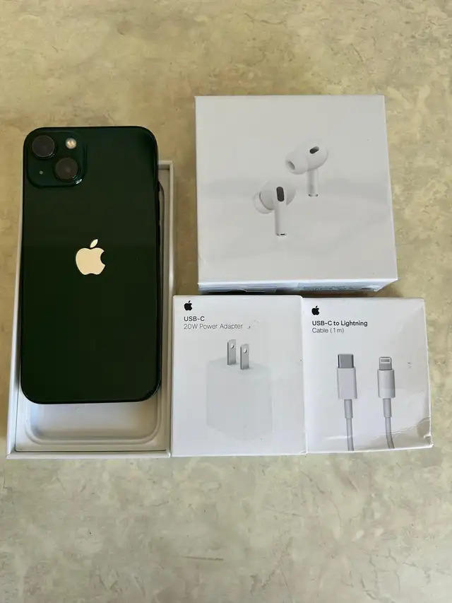 iPhone 13 128gb Airpods/Fast Charger/Delivery