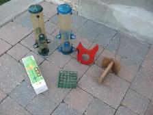 5 Bird Feeders, plus free gift - Photo 2
