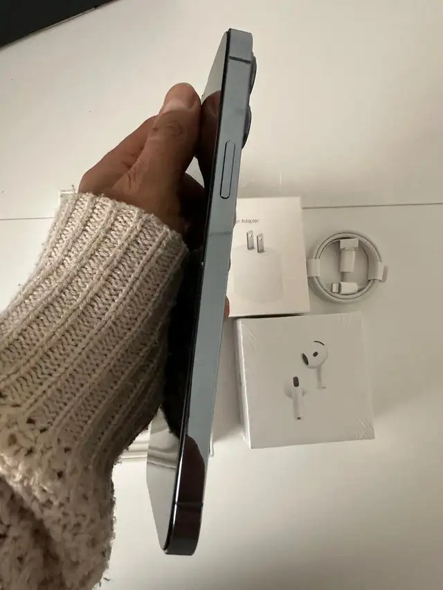 iPhone 13 Pro Max 256GB AirPods & Fast Charger - Photo 5