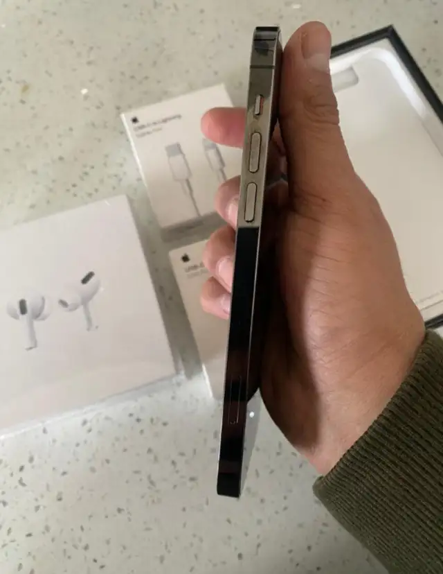 iPhone 13 Pro Max 256GB AirPods Pkg/Delivery - Photo 3