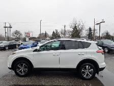 2018 Toyota RAV4 XLE • Accident Free AWD - Photo 4