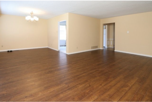 3 Bedroom House for rent in Malton, Mississauga. - Photo 2
