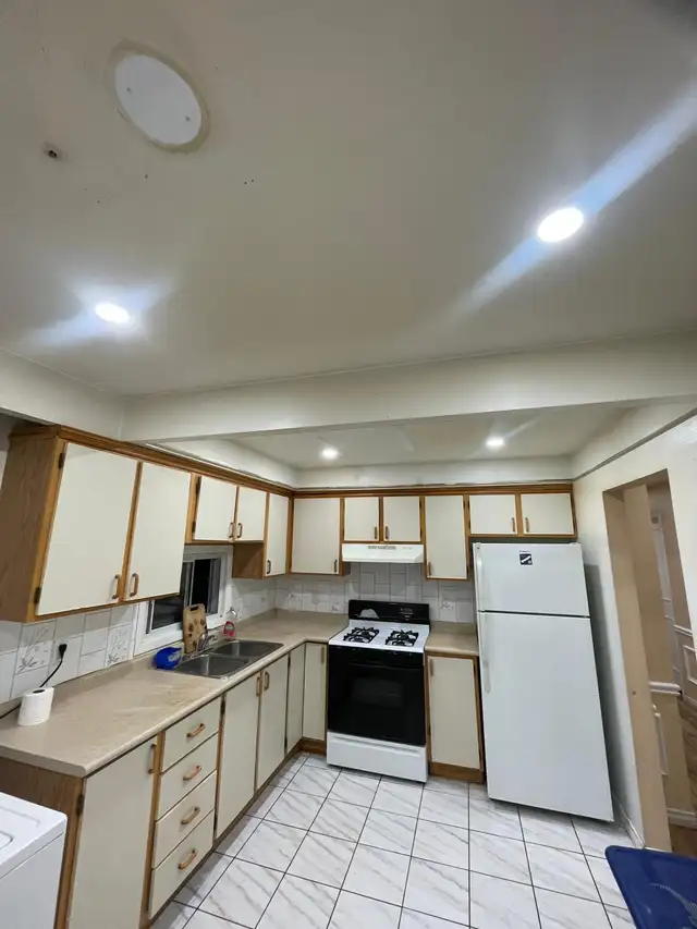 3 Bedroom House for rent in Malton, Mississauga. - Photo 7