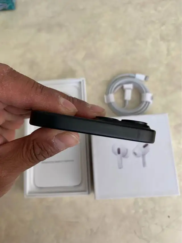 iPhone 15 128GB 89% batt AirPods Pkg/Delivery - Photo 3