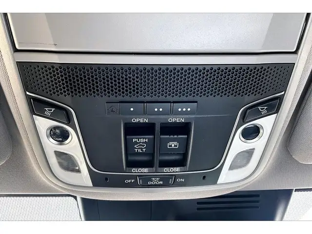 2017 Honda CR-V Touring | Leather | Sunroof | Honda Sensing | AW - Photo 16