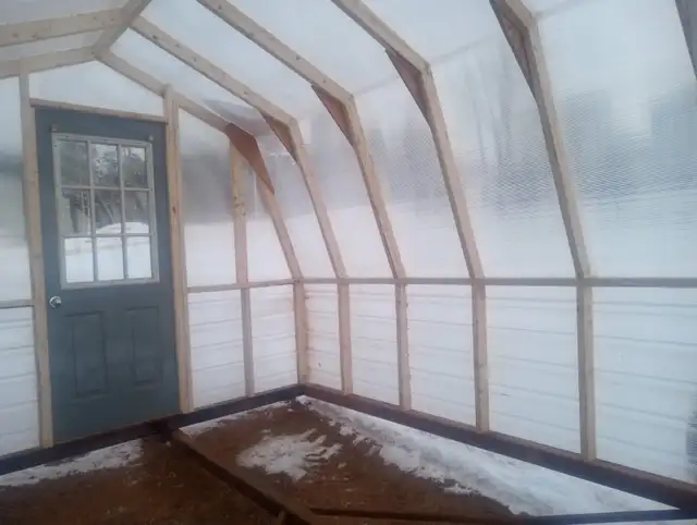 Greenhouse - Photo 2