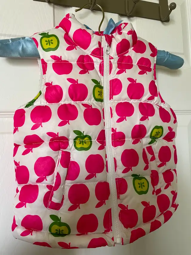 OLD NAVY little girl’s cute apple puffer vest