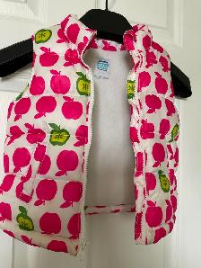 OLD NAVY little girl’s cute apple puffer vest - Photo 3