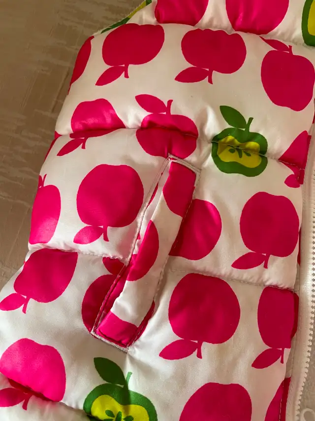 OLD NAVY little girl’s cute apple puffer vest - Photo 4