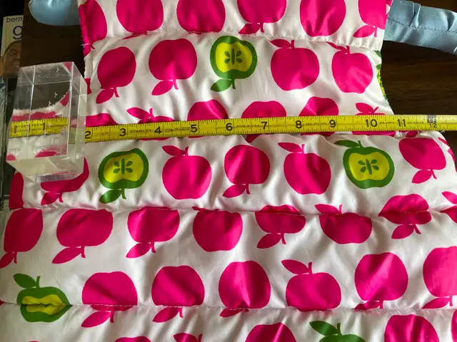 OLD NAVY little girl’s cute apple puffer vest - Photo 5