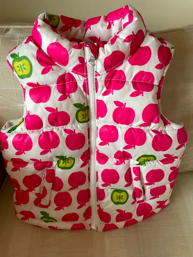 OLD NAVY little girl’s cute apple puffer vest - Photo 6